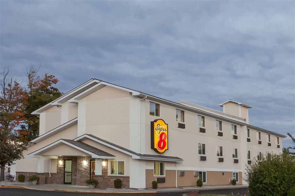 Super 8 by Wyndham Latham - Albany Airport , NY 12110-2501 near Albany International Airport View Point 2