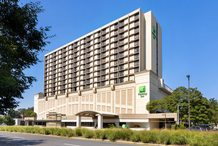 Holiday Inn National Airport/Crystal City, an IHG Hotel , VA 22202 near Ronald Reagan Washington National Airport View Point 8