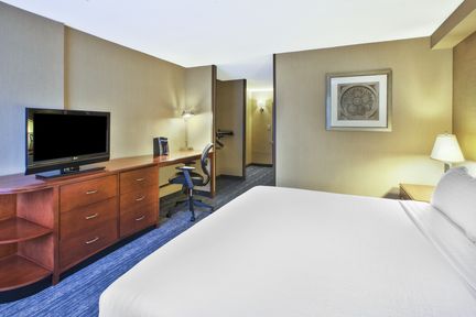 Holiday Inn National Airport/Crystal City, an IHG Hotel , VA 22202 near Ronald Reagan Washington National Airport View Point 18