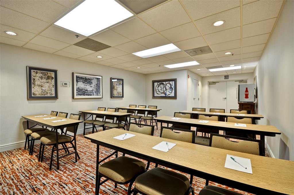 Homewood Suites by Hilton Phoenix-Biltmore , AZ 85016 near Sky Harbor International Airport View Point 3