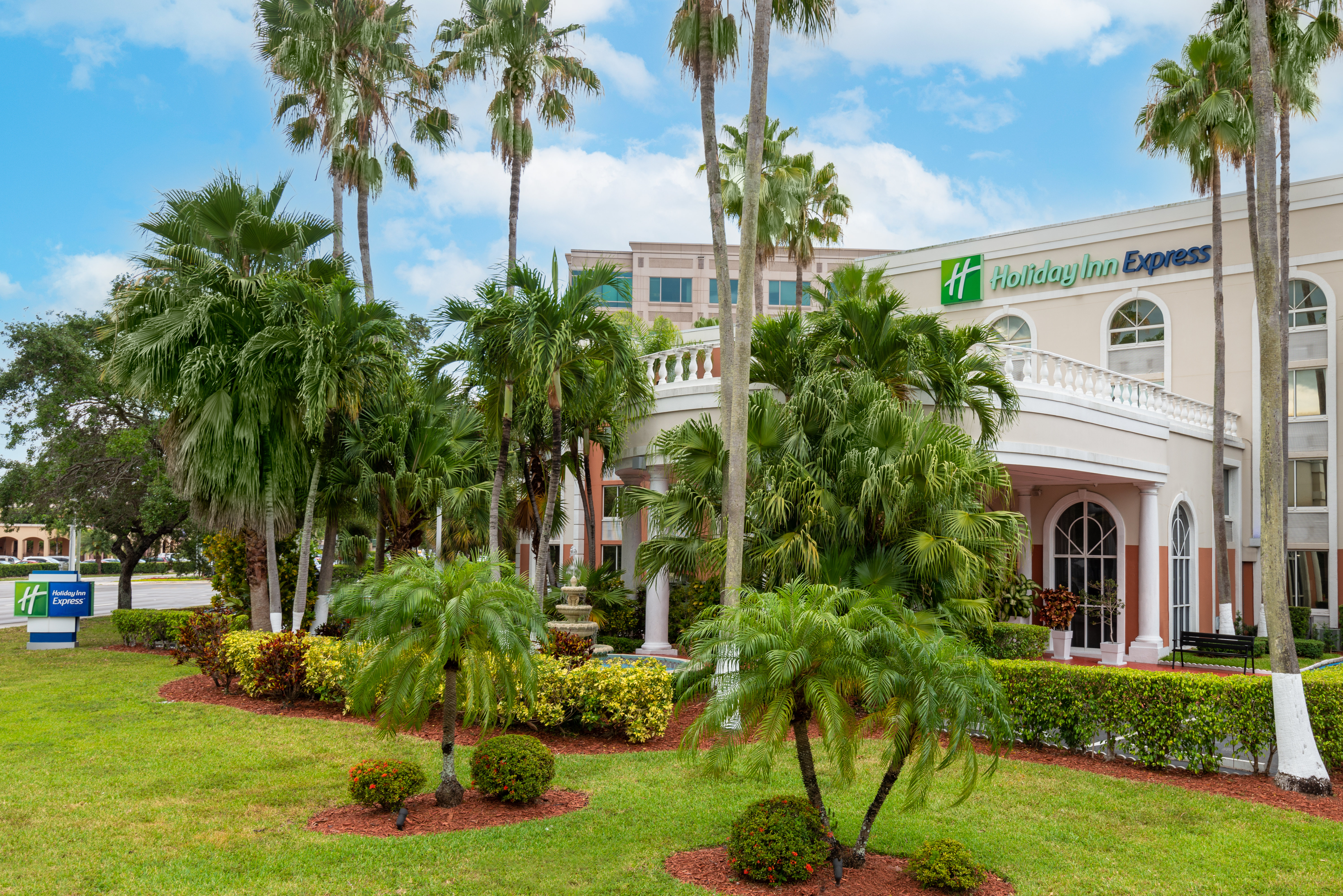 Holiday Inn Express Miami Airport Doral Area, an IHG Hotel , FL 33166 near Miami International Airport View Point 18