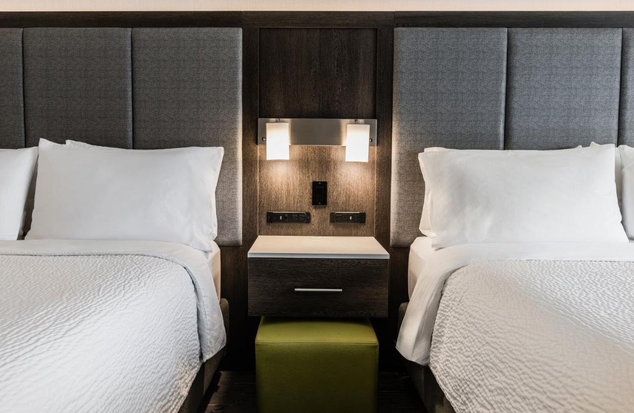 Holiday Inn Express & Suites Toronto Airport South , ON M9W6H3 near Toronto Pearson Airport View Point 4