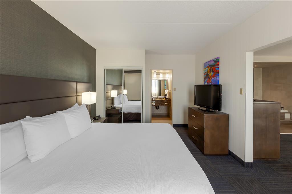 Best Western Plus Toronto Airport Hotel , ON L4W 4V7 near Toronto Pearson Airport View Point 20