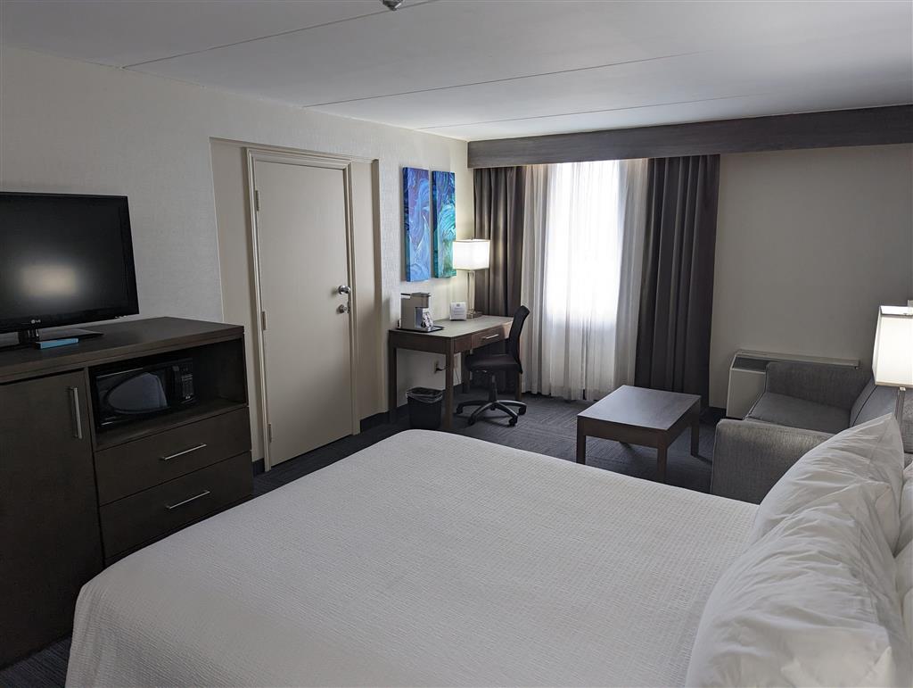 Best Western Plus Toronto Airport Hotel , ON L4W 4V7 near Toronto Pearson Airport View Point 39