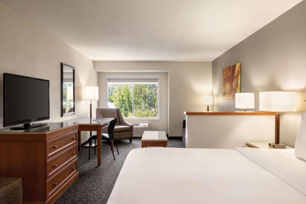 RADISSON HTL PORTLAND AIRPORT , OR 97218 near Portland International Airport View Point 12