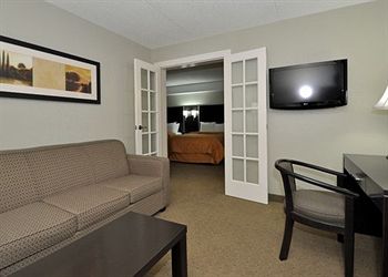 Comfort Inn Airport West , ON L4W3Z4 near Toronto Pearson Airport View Point 4