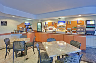 Quality Inn & Suites Mississauga , ON L4w 3z1 near Toronto Pearson Airport View Point 4