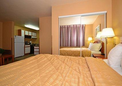 Hawthorn Suites Milwaukee Airport , WI 53154 near General Mitchell International Airport View Point 5