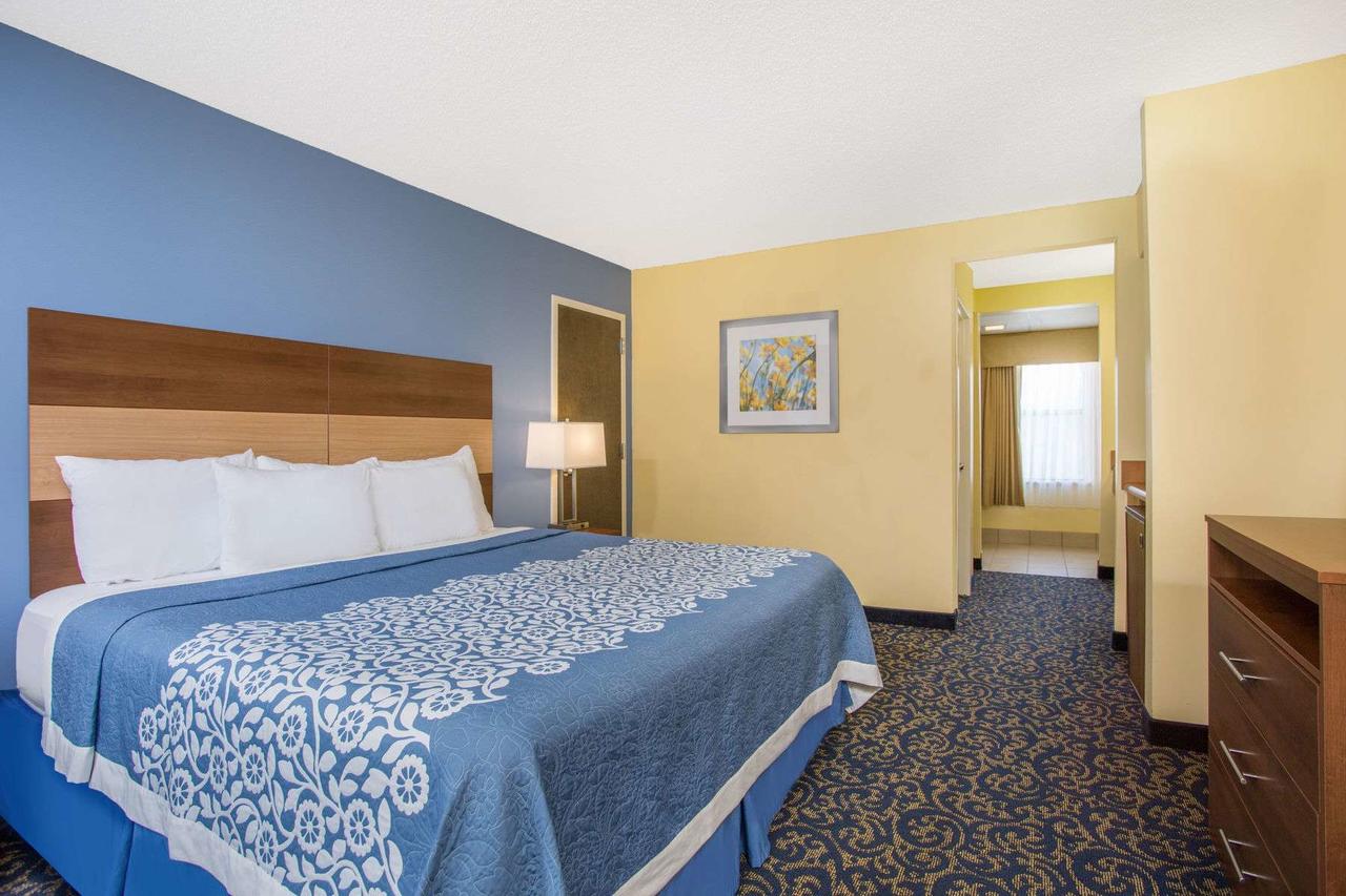 Days Inn By Wyndham Raleigh-Airport-Research Triangle Park , NC 27560 near Raleigh-durham International Airport View Point 5