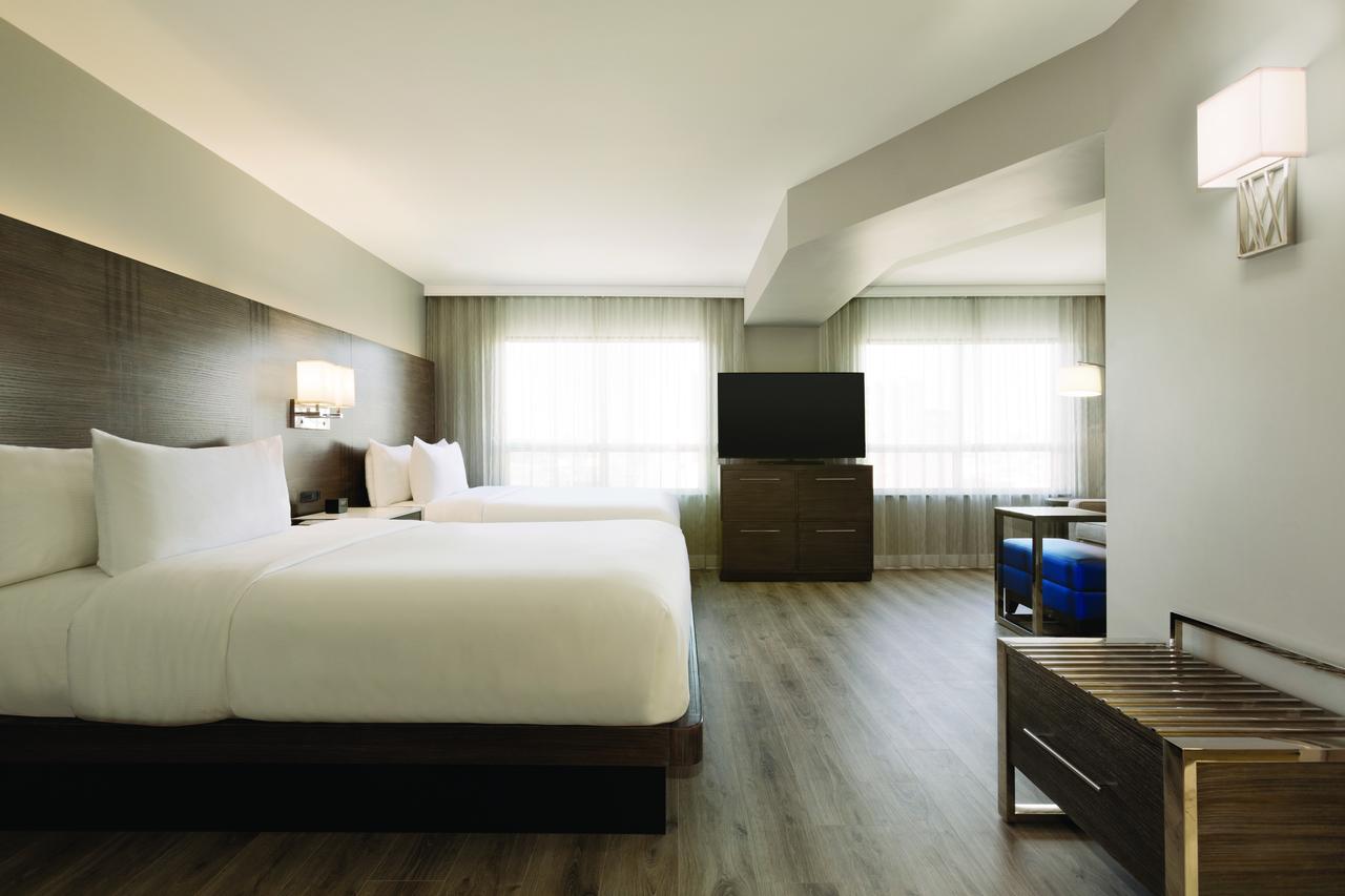 Embassy Suites by Hilton, Toronto Airport , On M9W5G1 near Toronto Pearson Airport View Point 7