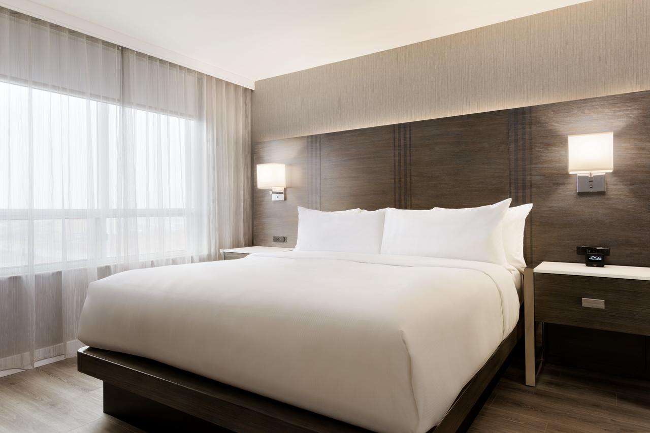 Embassy Suites by Hilton, Toronto Airport , On M9W5G1 near Toronto Pearson Airport View Point 5