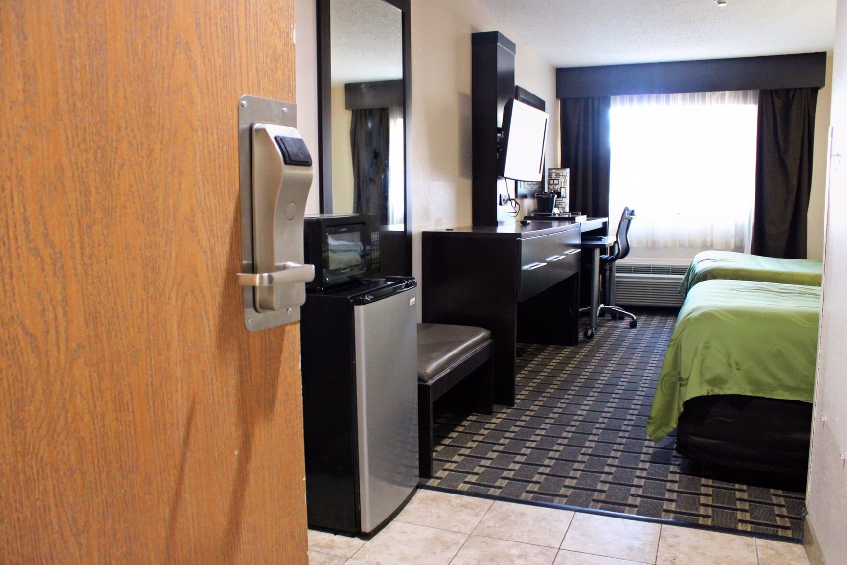 Quality Inn &amp; Suites Detroit Metro Airport , MI 48174 near Detroit Metropolitan Wayne County Airport View Point 9