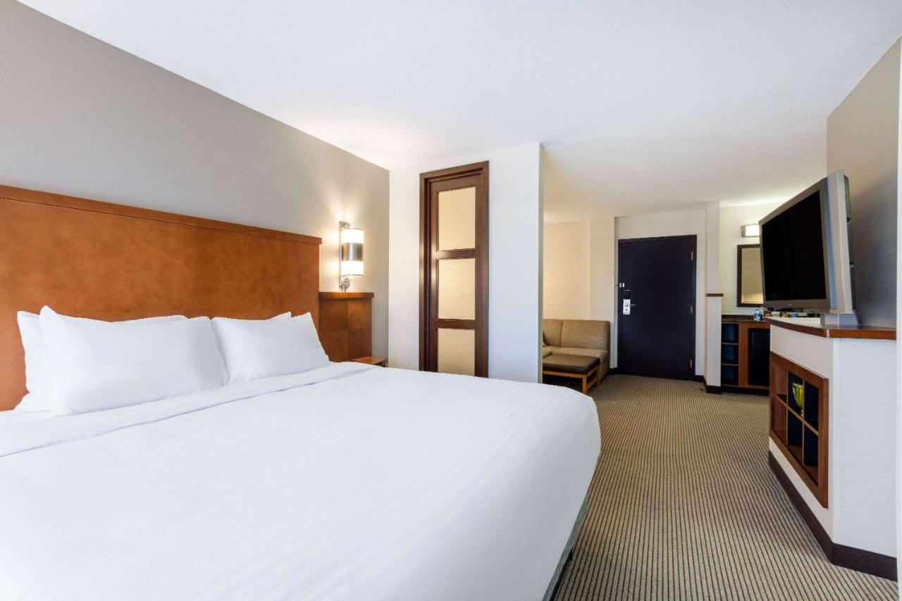 Wyndham Garden Kansas City Airport , MO 64153 near Kansas City International Airport View Point 7