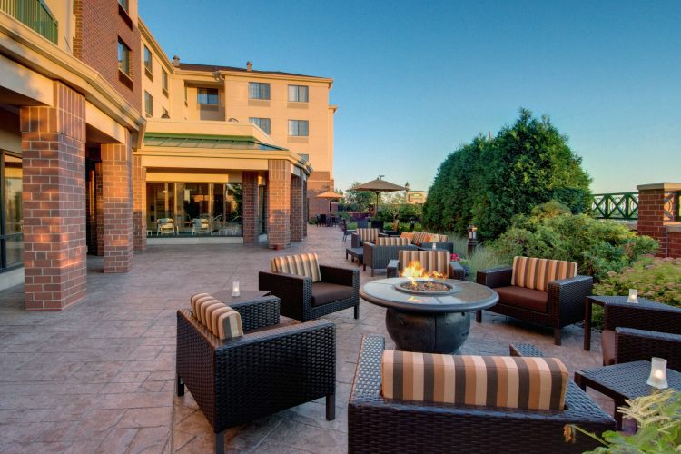 Courtyard By Marriott Madison East