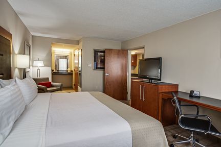 Holiday Inn Fort Myers Airport-Town Center, an IHG Hotel , FL 33913 near Southwest Florida International Airport View Point 34