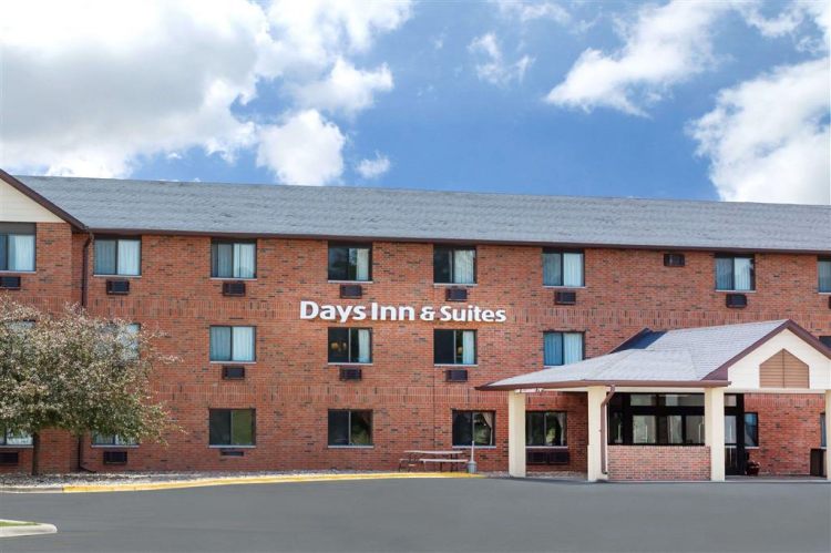 Days Inn & Suites By Wyndham Des Moines Airport