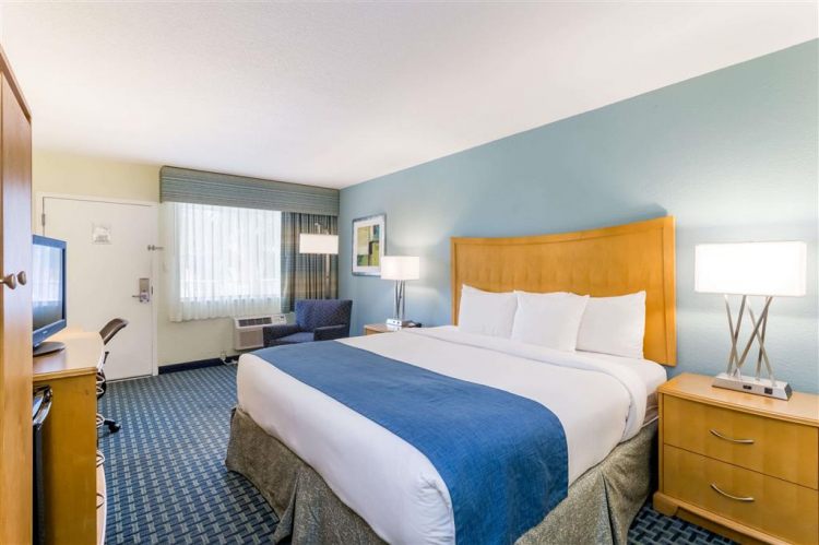 Days Inn by Wyndham Cocoa Beach Port Canaveral , FL 32931 near Melbourne International Airport View Point 10