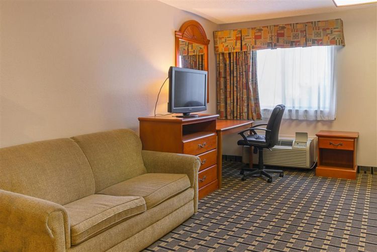 Quality Inn & Suites Detroit Metro Airport , MI 48174 near Detroit Metropolitan Wayne County Airport View Point 21