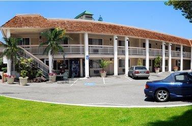 Caravelle Inn & Suites