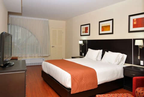 Holiday Inn & Suites Montreal Airport , QC H8T 1A6 near Montreal-Pierre Elliott Trudeau Int. Airport View Point 24