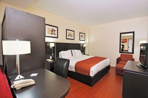 Holiday Inn & Suites Montreal Airport , QC H8T 1A6 near Montreal-Pierre Elliott Trudeau Int. Airport View Point 26