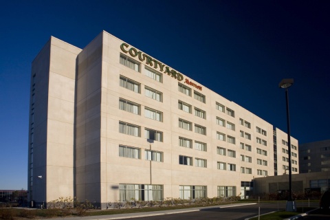 Courtyard By Marriott Montreal Airport