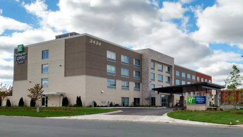 Holiday Inn Express & Suites Eagan