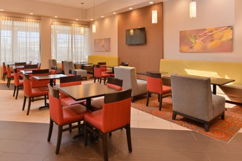 Holiday Inn Express Hotel & Suites Indianapolis  , IN 46224 near Indianapolis International Airport View Point 12