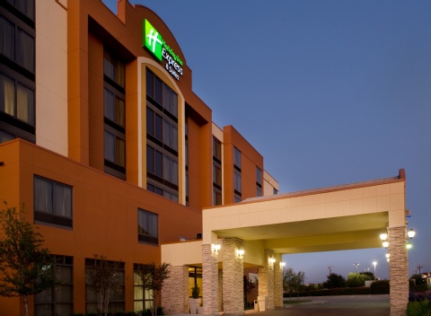 Holiday Inn Express & Suites Dallas Ft. Worth Airport South