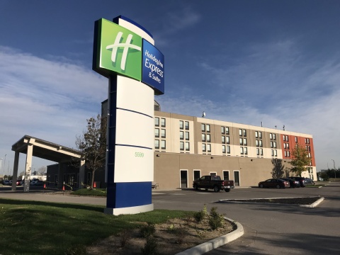 Holiday Inn Express & Suites Toronto Airport West, An Ihg Hotel