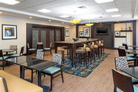 Hampton Inn & Suites Cleveland-Airport/Middleburg Heights , OH 44130 near Cleveland Hopkins International Airport View Point 9