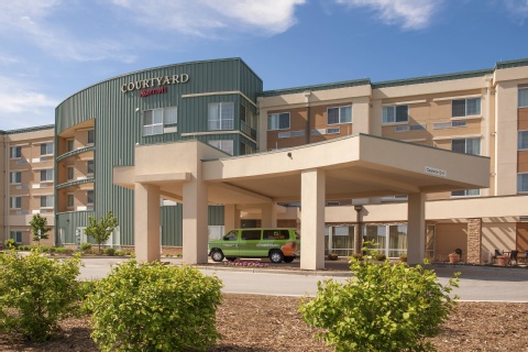 Courtyard By Marriott Milwaukee Airport