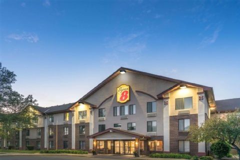 Super 8 By Wyndham Bloomington/Airport