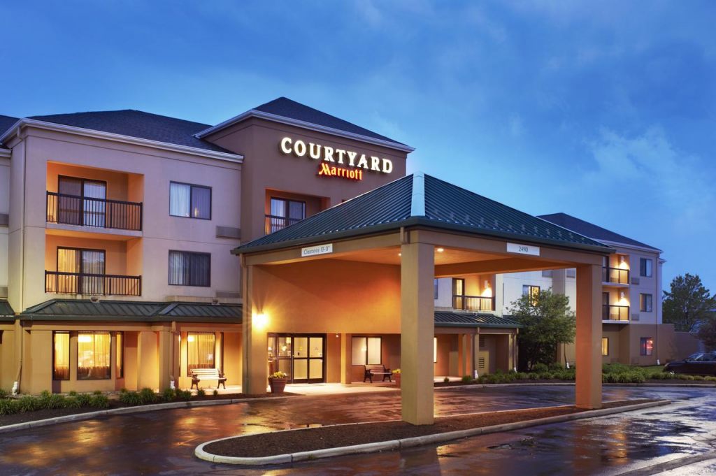 Courtyard By Marriott Cleveland Airport North