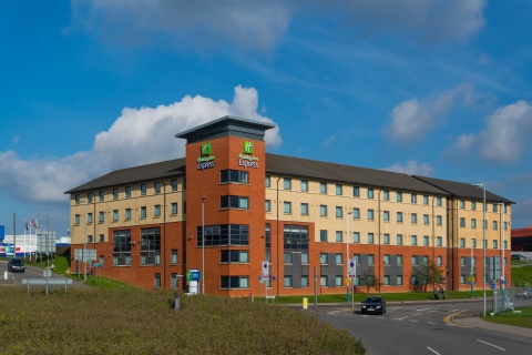 Holiday Inn Express London - Luton Airport ,  LU2 9GP near Luton Airport View Point 1