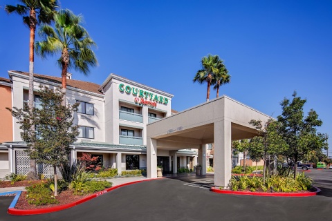 Courtyard By Marriott Oakland Airport