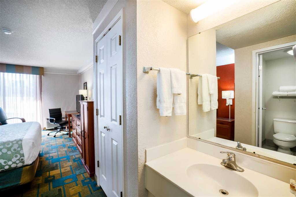 La Quinta Inn & Suites by Wyndham Nashville Airport/Opryland , TN 37214 near Nashville International Airport View Point 39