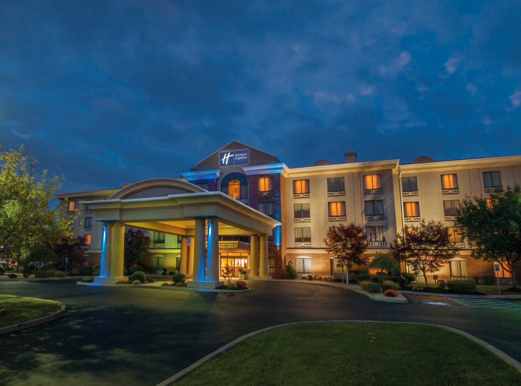 Holiday Inn Express & Suites Buffalo Airport, An Ihg Hotel