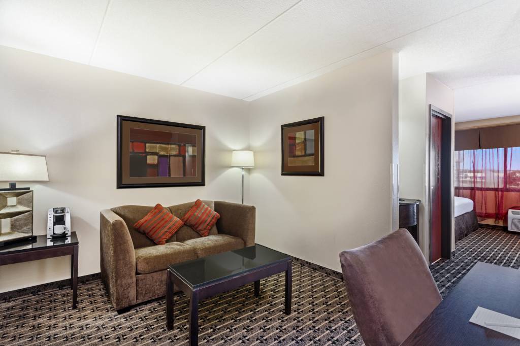 Crowne Plaza Hotel Milwaukee South, an IHG Hotel , WI 53221 near General Mitchell International Airport View Point 34