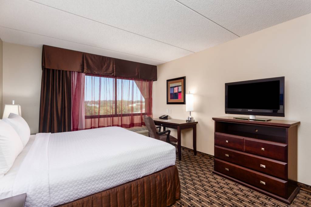 Crowne Plaza Hotel Milwaukee South, an IHG Hotel , WI 53221 near General Mitchell International Airport View Point 39