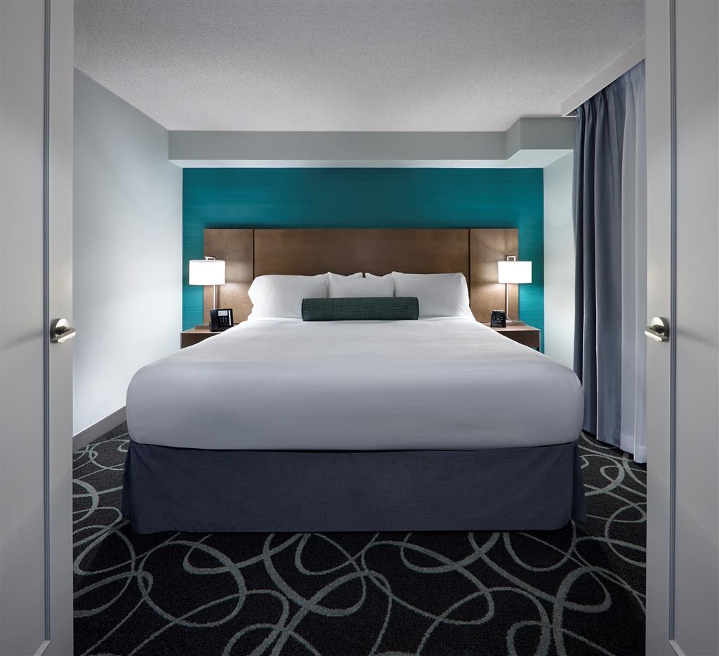 Radisson Suites Hotel Toronto Airport , ON M9W 1J1 near Toronto Pearson Airport View Point 13