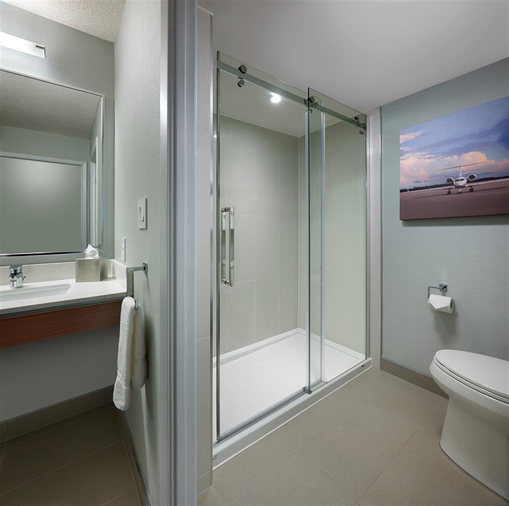 Radisson Suites Hotel Toronto Airport , ON M9W 1J1 near Toronto Pearson Airport View Point 14