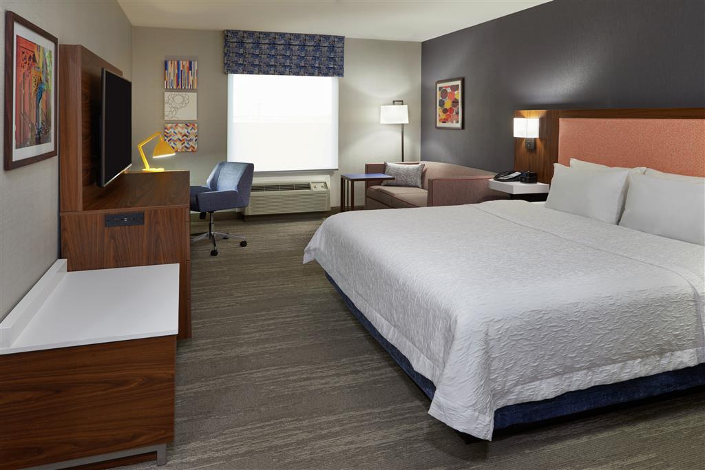 Hampton Inn & Suites Montreal-Dorval , QC H9P 2N4 near Montreal-Pierre Elliott Trudeau Int. Airport View Point 8