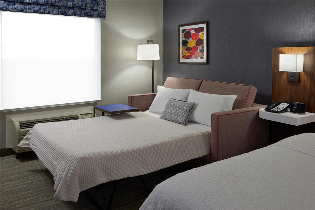 Hampton Inn & Suites Montreal-Dorval , QC H9P 2N4 near Montreal-Pierre Elliott Trudeau Int. Airport View Point 14