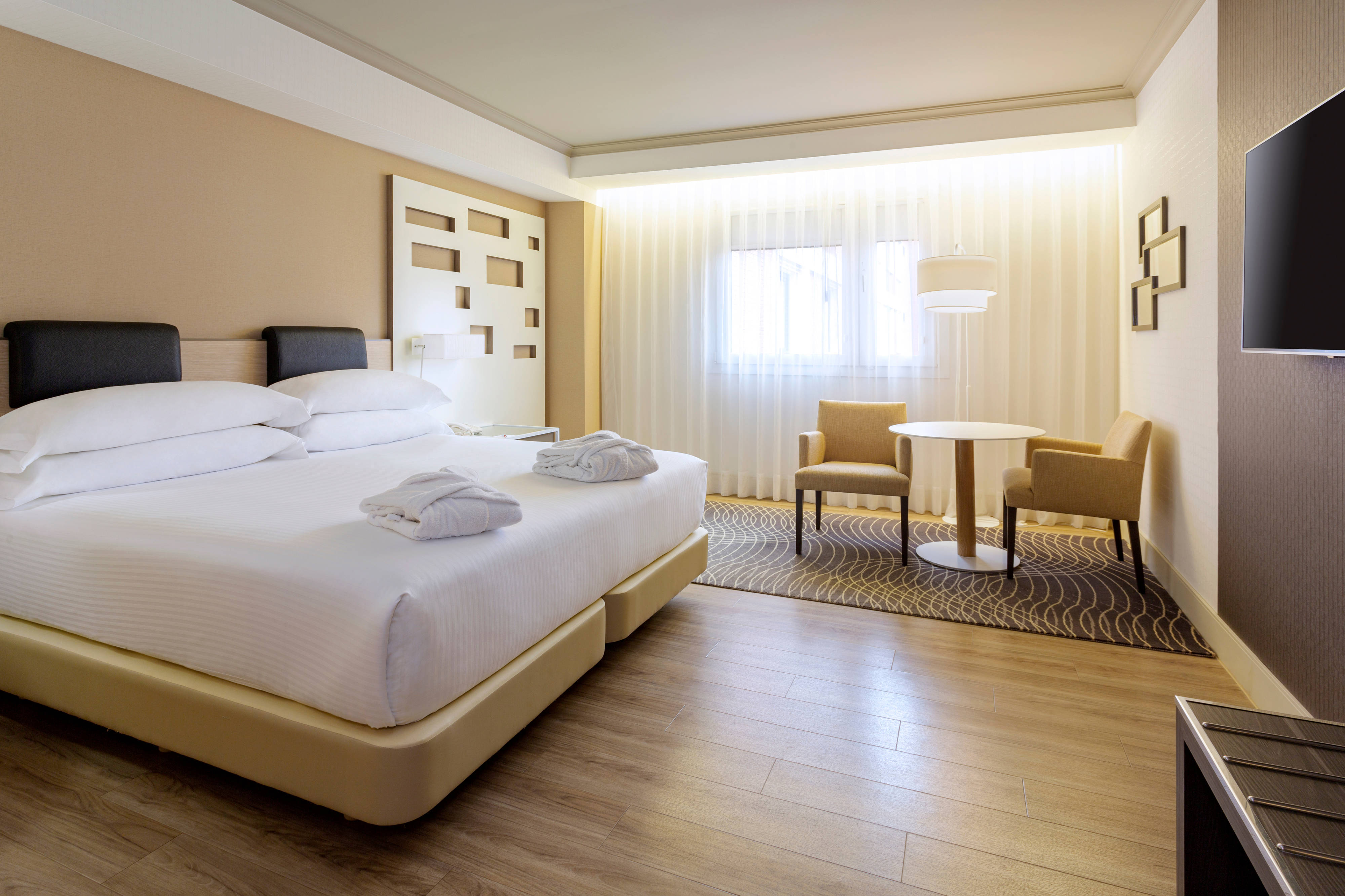 Madrid Marriott Auditorium Hotel & Conference Center ,  28022 near Adolfo Suárez Madrid–Barajas Airport View Point 30