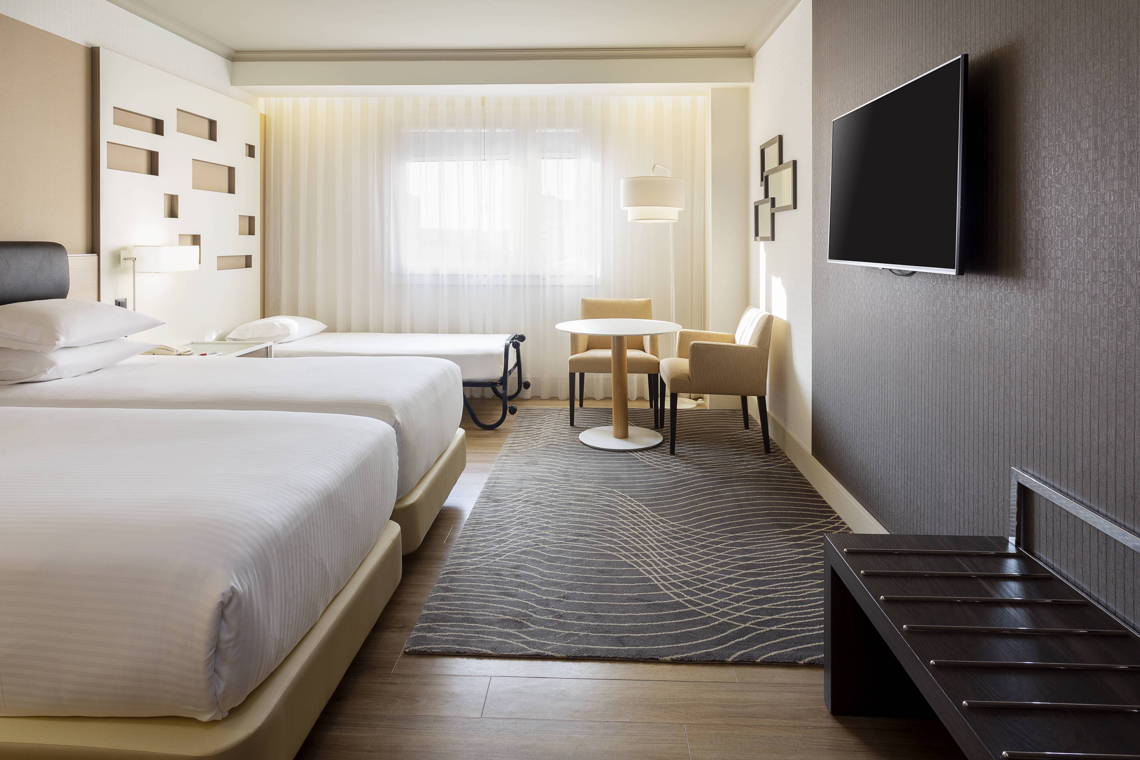 Madrid Marriott Auditorium Hotel & Conference Center ,  28022 near Adolfo Suárez Madrid–Barajas Airport View Point 39