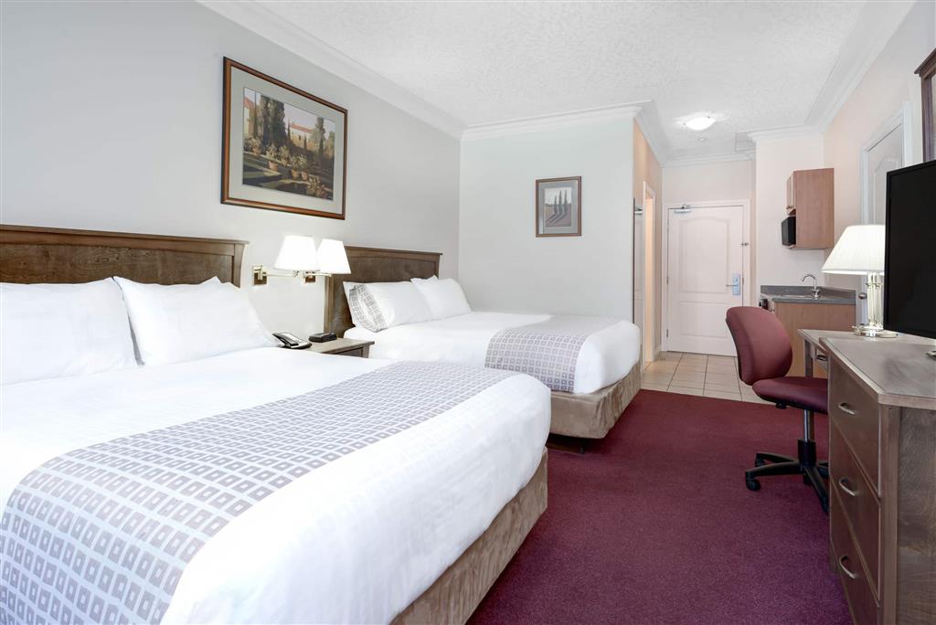 Howard Johnson by Wyndham Victoria Elk Lake Hotel & Suites , BC V8Z 5M2 near Victoria International Airport View Point 3