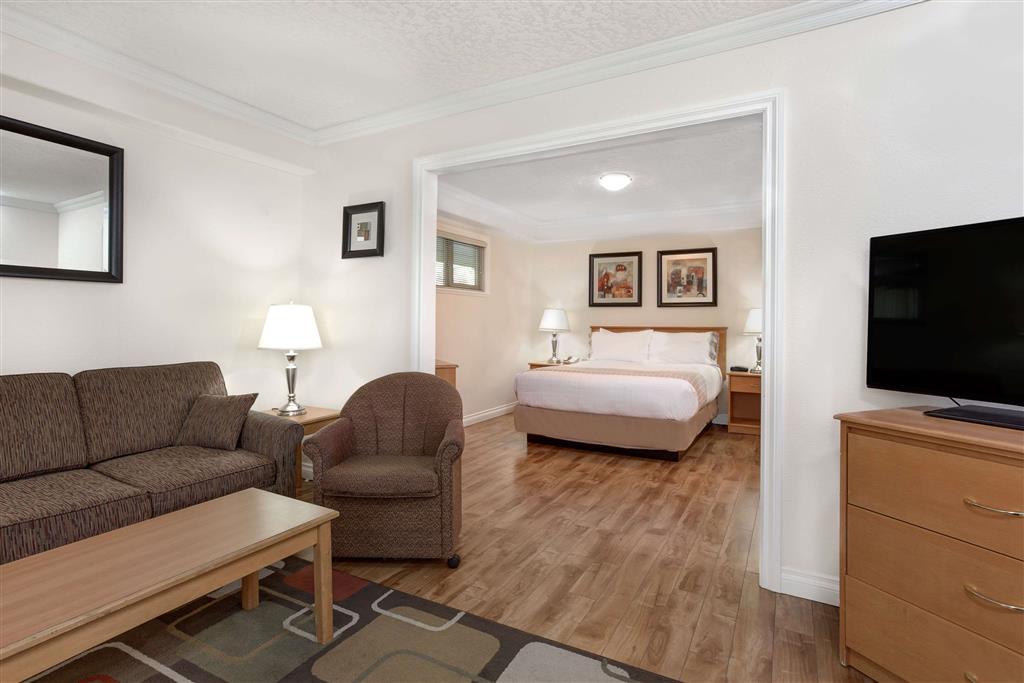 Howard Johnson by Wyndham Victoria Elk Lake Hotel & Suites , BC V8Z 5M2 near Victoria International Airport View Point 8