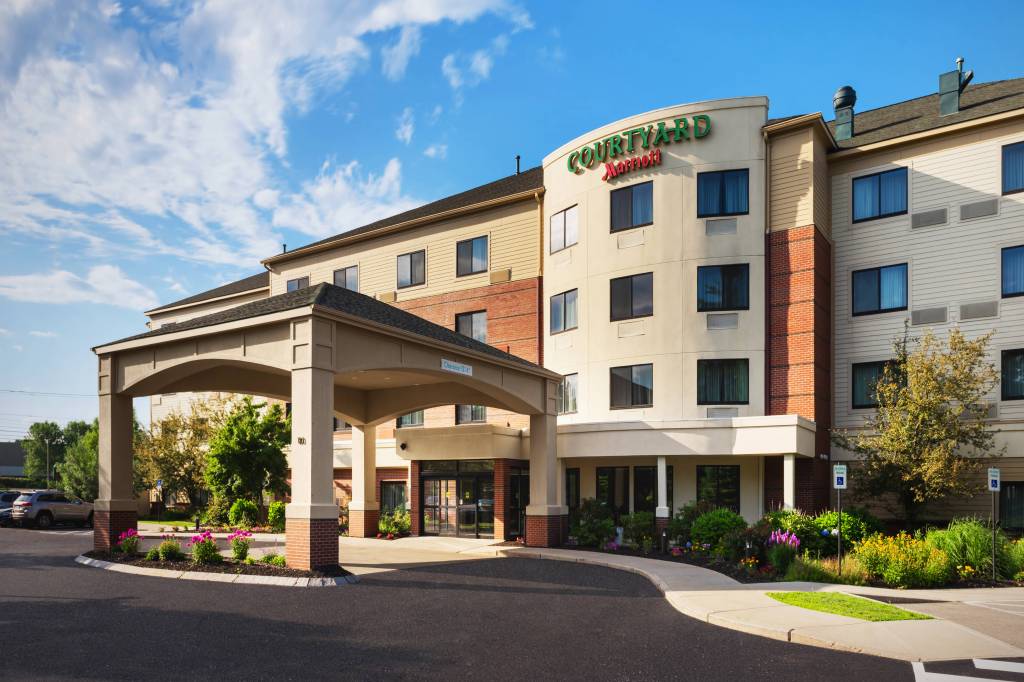 Courtyard By Marriott Portland Airport