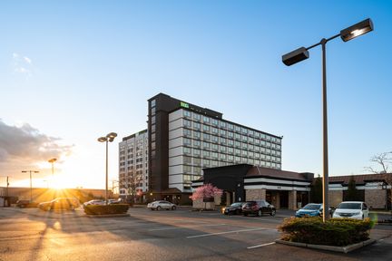 Holiday Inn Newark International Airport, an IHG Hotel , NJ 07114 near Newark Liberty International Airport View Point 1